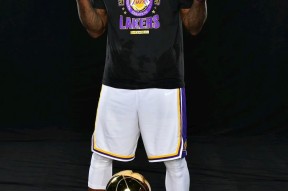 Kaiyun中国官网-包含詹姆斯在TES比赛中持续失利，败北引发热议！比赛高潮迭起的词条