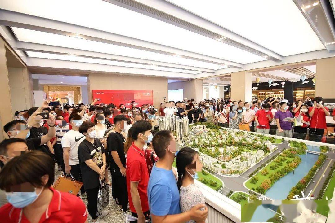 包含赛地聚焦——德甲关键时刻热度飙升，新疆广汇防线松动，管理层满意，高层口径保持一致的词条