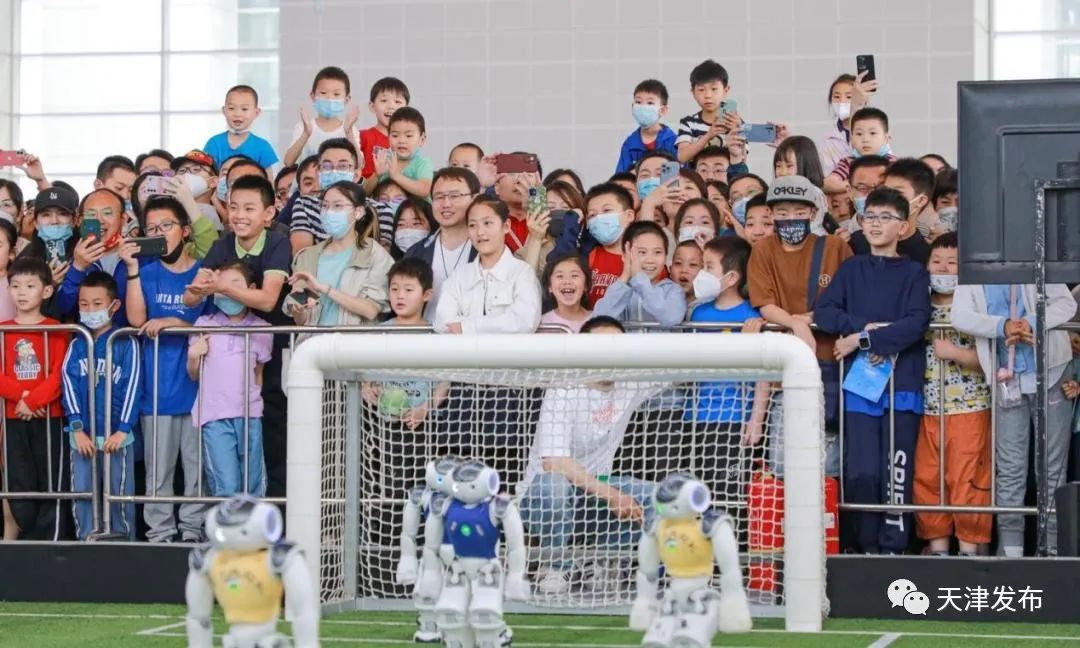 包含赛地聚焦——德甲关键时刻热度飙升，新疆广汇防线松动，管理层满意，高层口径保持一致的词条